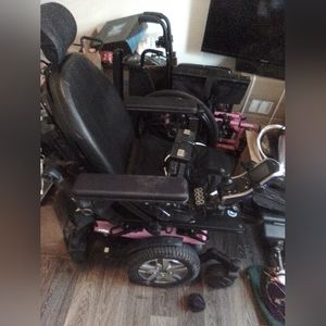 Used 2023 Quantum Q6 Edge Heavy Duty Electric Wheelchair, rechargeable battery